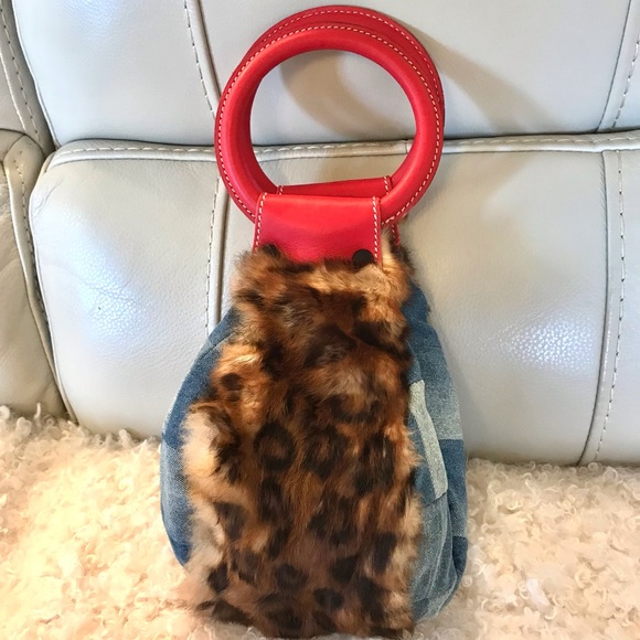 Authentic wild fur bag with chic denim and red leather circle handle - Picture 2 of 7